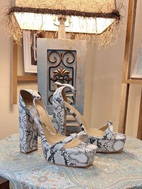 Lemonade Snake-Print Platform Heels in White/Black. NWOB Size 9